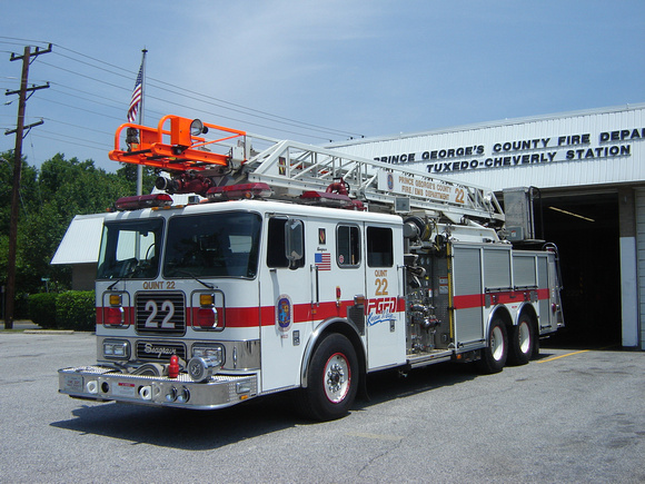 Prince George's County Fire Department Quint 222002 Seagrave 1250GPM/500GWT/75'
