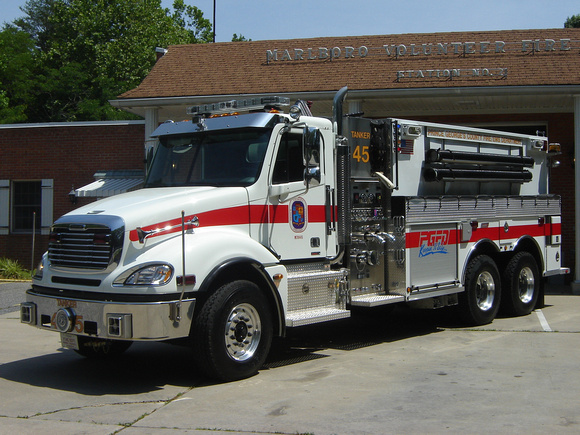 Prince George's County Fire Department Tanker 452005 Freightliner/Summit 1000GPM/3000GWT