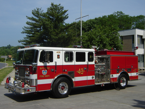 Bowie Fire Department Engine 4311995 Seagrave 1250GPM/750GWT