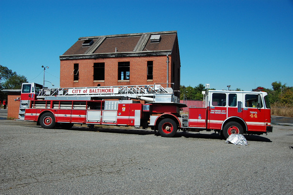 Baltimore City Fire Department Reserve Truck 441995 Spartan Gladiator/LTI 100' TDA Ex Truck 10